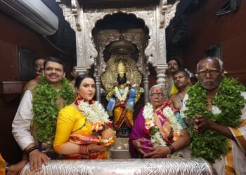 बा… विठ्ठला शेतकरी, कष्टकरी वर्गाला सुजलाम सुफलाम कर!