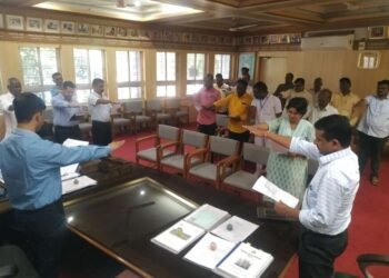 महापालिका अधिकाऱ्यांनी घेतली भ्रष्टाचार निर्मूलनाची शपथ