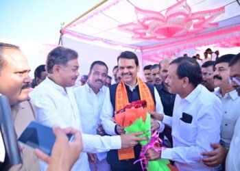 सोलापूर – तुळजापूर – उस्मानाबाद रेल्वे मार्गासाठी मंत्रीमंडळ मान्यतेसह भरीव निधीच्या तरतुदीची भाजपा  शिष्ठमंडळाची उपमुख्यमंत्री ना. देवेंद्रजी फडणवीस यांच्याकडे मागणी