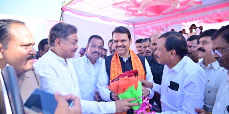 सोलापूर – तुळजापूर – उस्मानाबाद रेल्वे मार्गासाठी मंत्रीमंडळ मान्यतेसह भरीव निधीच्या तरतुदीची भाजपा शिष्ठमंडळाची उपमुख्यमंत्री ना. देवेंद्रजी फडणवीस यांच्याकडे मागणी