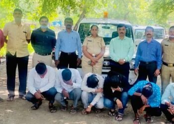 धाब्यावर छापा ; पाच मद्यपींसह हॉटेल चालकावर गुन्हा दाखल