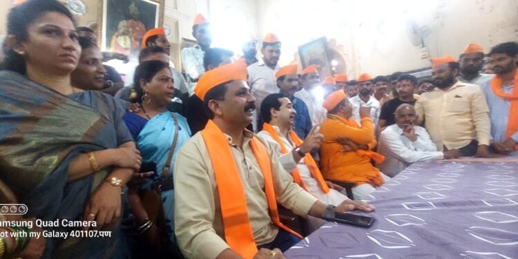 आमदारकी खासदारकी पेक्षा हिंदू रक्षक हेच  माझ्यासाठी सर्वाच्च पद -भवानी मंडपातील जिहाद विरोधातील मोर्चात आमदार नितेश राणे यांचे घणघणती प्रतिपादन त्या मुली सत्वर घरी न आल्यास पुढील आंदोलनास पोलीस जबाबदार – राणे यांचा इशारा