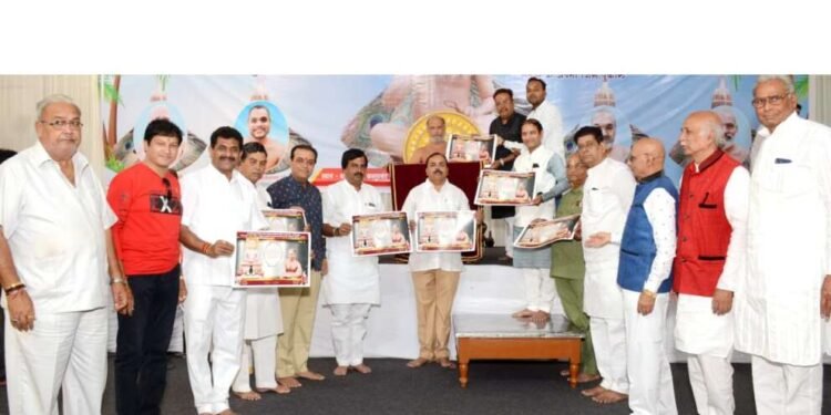 वाचण्याजोगे लिहा किंवा लिहण्याजोगे कार्य करा – राष्ट्रसंत पुलकसागरजी महाराज चातुर्मासामध्ये प्रकाशित विविध बातम्यांचा पुस्तकाचे विमोचन