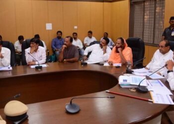 सुरत – चेन्नई महामार्ग लावणार जिल्ह्याच्या विकासाला हातभार – भूसंपादनाची प्रक्रिया तात्काळ पूर्ण करा : पालकमंत्र्यांनी दिल्या सूचना…