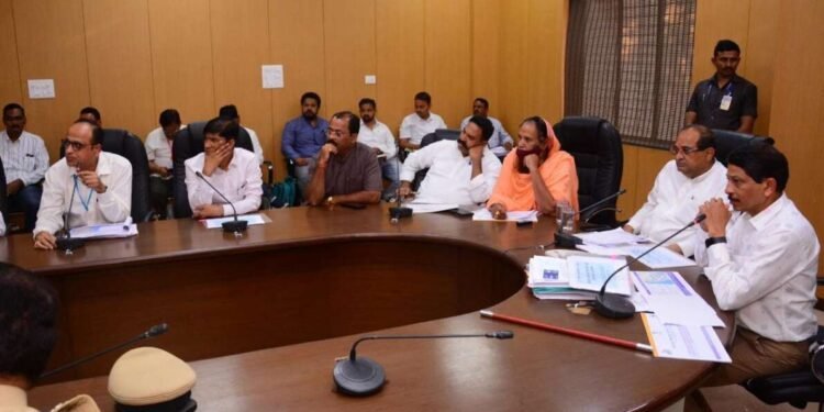 सुरत – चेन्नई महामार्ग लावणार जिल्ह्याच्या विकासाला हातभार – भूसंपादनाची प्रक्रिया तात्काळ पूर्ण करा : पालकमंत्र्यांनी दिल्या सूचना…