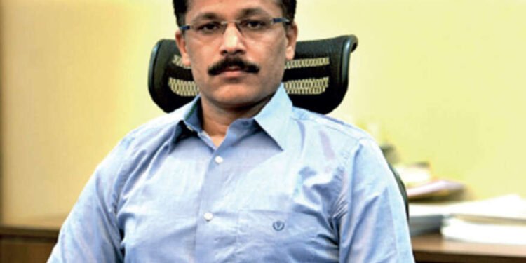 तुकाराम मुंढे यांची पुन्हा बदली – कार्यमुक्त व्हा आणि पुढील आदेशाची वाट पाहा