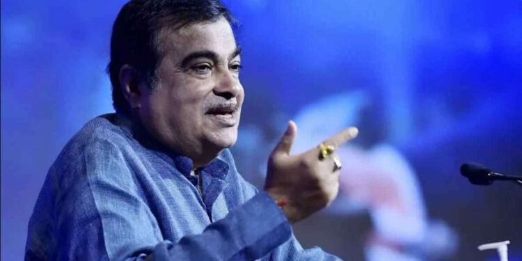 कार्यक्रम अहमदनगरचा कौतुक सोलापूरचे ; नेमके नितीन गडकरी काय म्हणाले पहा…