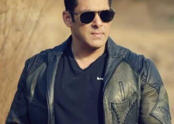 बॉलिवूडच्या भाईजानचा आज वाढदिवस, भाईजानचा बर्थडे, शाहरुखकडून शुभेच्छा…!