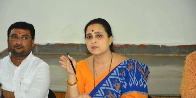 भाजप नेत्या – चित्रा वाघ LIVE निर्भया फंडवरील ठाकरेंच्या आरोपाला भाजपचं उत्तर…