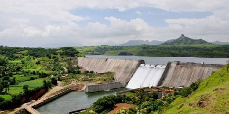 भंडारदरा धरणाची शंभरीकडे वाटचाल….