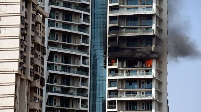 वन अविघ्न पार्कवर पुन्हा आगीचं विघ्न ; शॉर्ट सर्किटमुळं दुर्घटना…