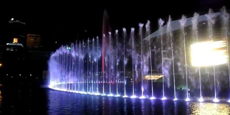 नागपूर येथील फुटाळा तलावाच्या ‘म्युझिकल फाउंटन व लाईट शो’ कार्यक्रमातून लाईव्ह…