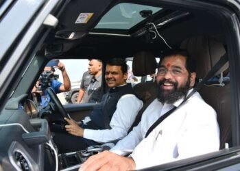 मुख्यमंत्र्यांचे स्टेअरिंग उपमुख्यमंत्र्यांच्या हातात…