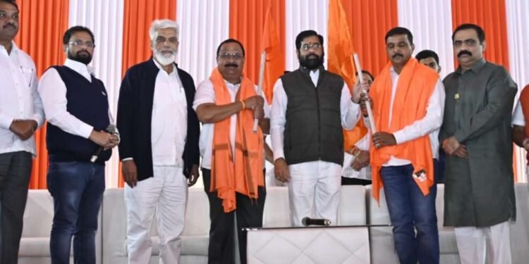 उद्धव ठाकरे पक्षाचे नाशिक जिल्ह्याचे संपर्कप्रमुख आणि खा.संजय राऊत यांचे निकटवर्तीय भाऊसाहेब चौधरी यांनी बाळासाहेबांची शिवसेना पक्षात जाहीर प्रवेश केला.