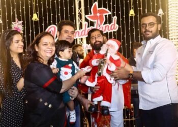 वंडरलँड ठाणे या फेस्टिवलला मुख्यमंत्र्यांनी दिली भेट, दिल्या नाताळाच्या शुभेच्छा…