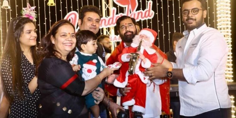 वंडरलँड ठाणे या फेस्टिवलला मुख्यमंत्र्यांनी दिली भेट, दिल्या नाताळाच्या शुभेच्छा…