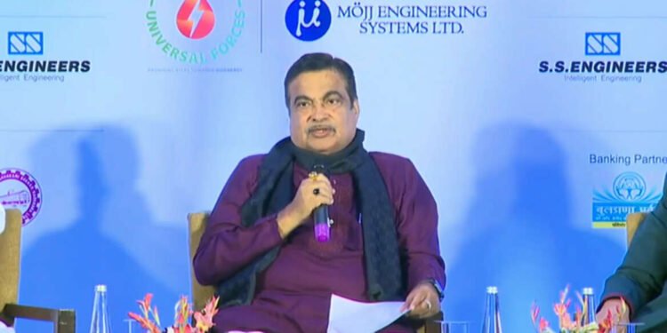 ‘इथेनॉल : फ्युएल ऑफ द फ्युचर’ या विषयावर पुणे येथे आयोजित कॉन्क्लेव्हल मध्ये नितीन गडकरी