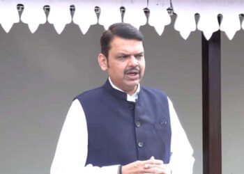 फडणवीस यांनी दिली मोदींच्या मातोश्रीनां श्रद्धांजली…