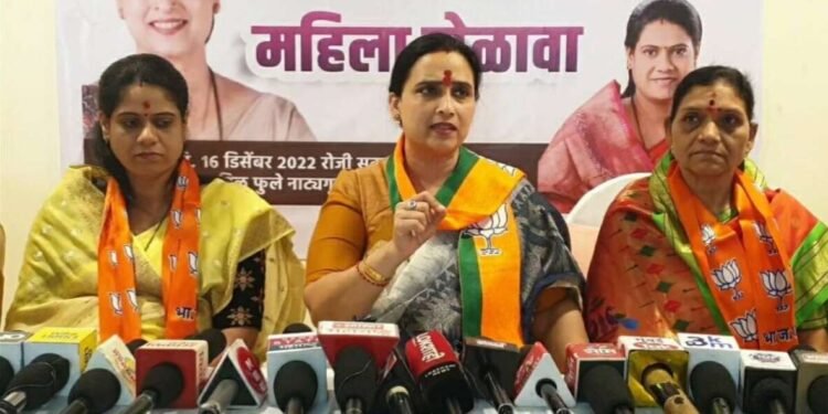 महाराष्ट्रात लव्ह जिहाद कायदा आला पाहिजे : चित्रा वाघ