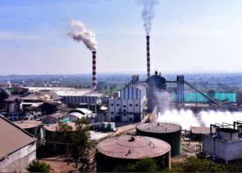 तोट्यातील कारखान्यांबाबत देवेंद्र फडणवीस यांची मोठी घोषणा….