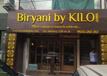 कोल्हापुरातल्या हॉटेलमध्ये पोस्टरवरून वाद, हॉटेलमध्ये औरंगजेबाचा फोटो लावल्याचा आरोप…