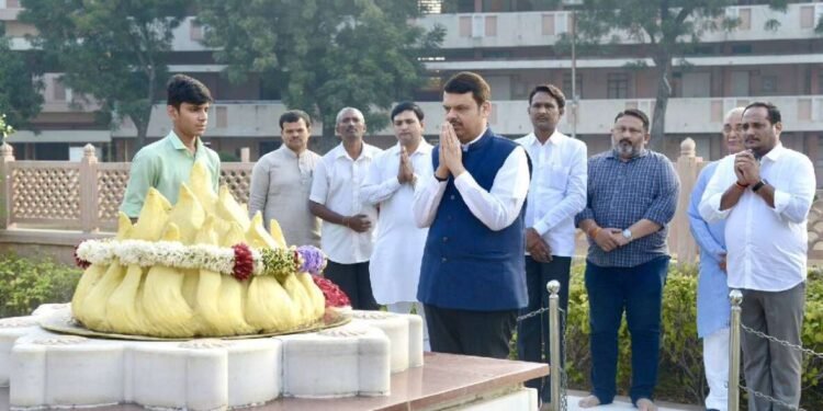 25 वर्ष आम्ही सर्व भाजपाचे आमदार परमपूज्य डॉ. हेडगेवारजी, परमपूज्य गोलवलकर गुरुजी यांच्या स्मृतिस्थळावर येतो