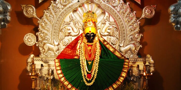 कोल्हापूरातून एक महत्वाची बातमी,अंबाबाई मंदिरात कर्मचाऱ्यांना मास्कची सक्ती…