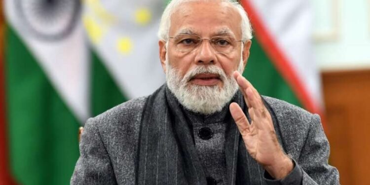 नागरिकांमध्ये पुन्हा एकदा कोरोनाच्या नियमांसबंधित जागरुकता करण्याच्या सूचना पंतप्रधान नरेंद्र मोदी यांनी राज्यांना दिल्या आहेत.