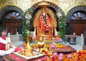 31st नववर्षानिमित्त शिर्डीतील साईबाबांचं मंदिर रात्रभर खुलं…