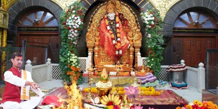 31st नववर्षानिमित्त शिर्डीतील साईबाबांचं मंदिर रात्रभर खुलं…