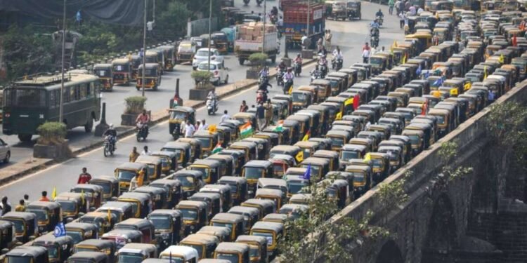 पुण्यात सलग दुसऱ्या दिवशी रिक्षा चालकांचा संप, प्रवाशांचे हाल…