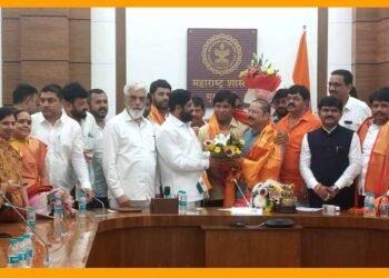 नाशिकमध्ये ठाकरे गटाला मोठा धक्का; 12 माजी नगरसेवक शिंदे गटात