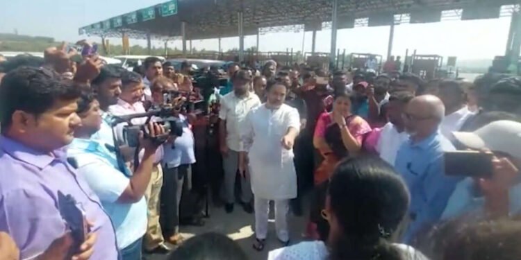 पहा संपूर्ण व्हिडीओ – हातीवले टोलवसुलीवरून निलेश राणे भडकले…