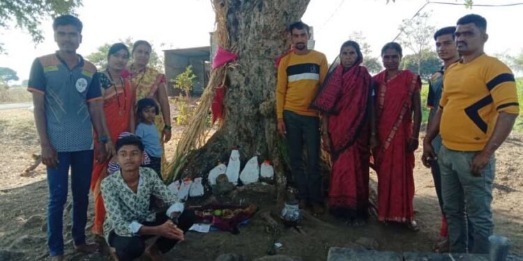 दर्शवेळ अमावस्येचा (यळवस) सण उत्साहात साजरा, शासकीय सुटी असल्याने  शेत शिवारात गर्दी…