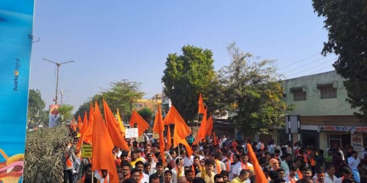 लव्ह जिहाद व धर्मांतरण कायदा : परळी वैजनाथ येथे हिंदु जनसागर रस्त्यावर…