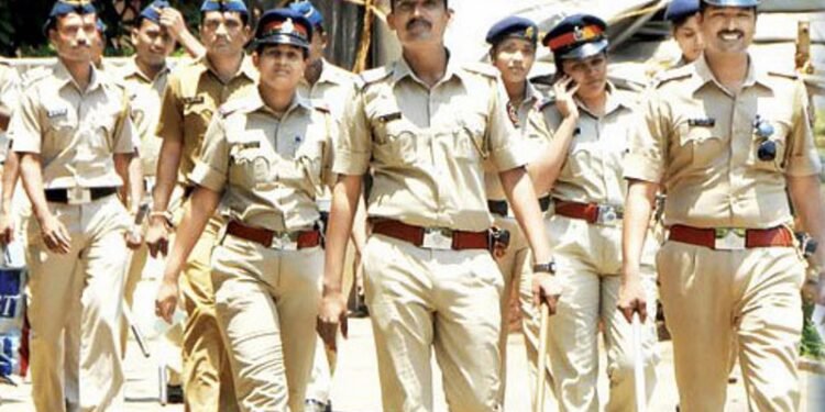 राज्यातील सर्व पोलिसांना घरे उपलब्ध करून देण्यासाठी सर्व पातळ्यांवर प्रयत्न