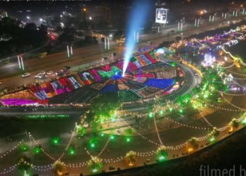 (ड्रोन व्ह्यू) – मुंबई नववर्षाच्या स्वागताची मनोहक तयारी – वांद्रे रेक्लेमेशन लाइटशो