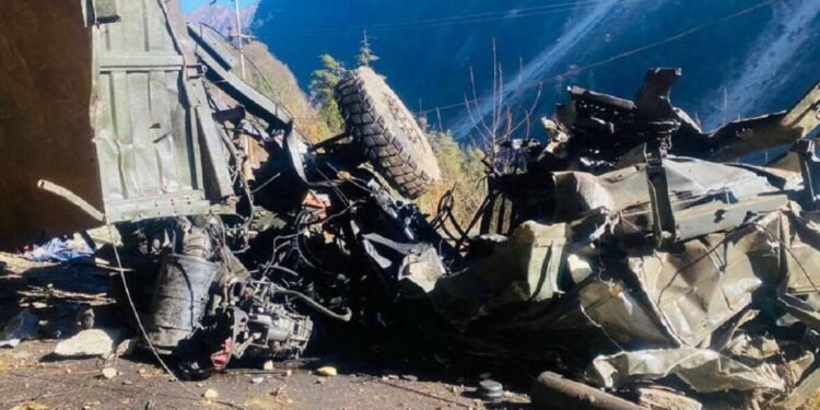 मोठी बातमी ! सिक्कीमध्ये लष्कराची बस दरीत कोसळली; १६ भारतीय जवानांचा मृत्यू…