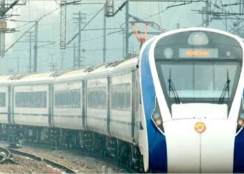 पश्चिम बंगालमधील हावडा आणि न्यू जलपाईगुडी दरम्यान सुरू होणाऱ्या वंदे भारत एक्स्प्रेसच्या यशस्वी चाचणीची एक झलक…