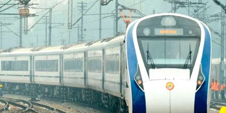 पश्चिम बंगालमधील हावडा आणि न्यू जलपाईगुडी दरम्यान सुरू होणाऱ्या वंदे भारत एक्स्प्रेसच्या यशस्वी चाचणीची एक झलक…