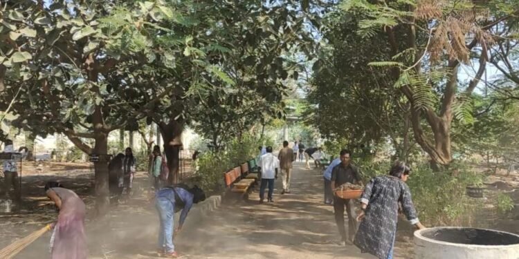 कौतुकास्पद ! नव वर्षाचे स्वागत स्मशानभूमि दत्तक घेऊन…