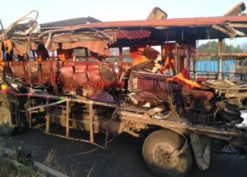 ट्रक-ट्रॅव्हल्सची समोरासमोर धडक, 10 जण ठार; मुख्यमंत्र्यांकडून 5 लाखांची मदत जाहीर