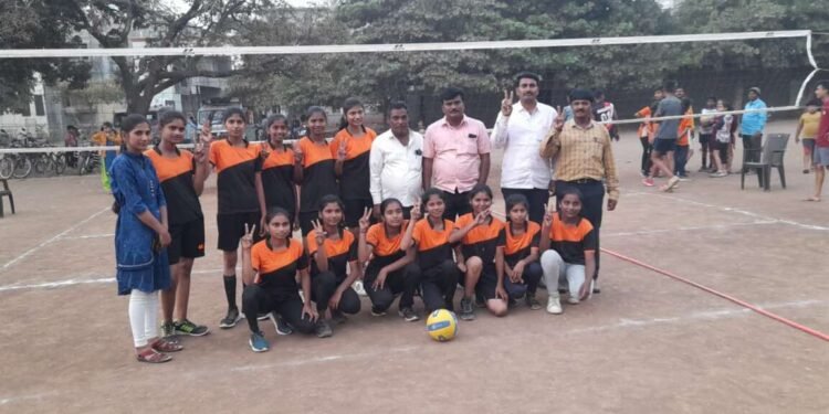 शिवलीच्या हॉलीबॉल (मुली) संघाची राज्यस्तरीय स्पर्धेसाठी निवड