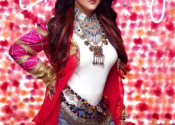 अमृता फडणवीस यांच्या…अज मैं मूड बना लेया…. नवीन गाण्यापेक्षा इंडो वेस्टर्न लूकचीच जास्त चर्चा…