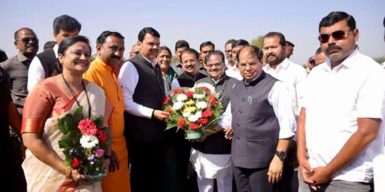 LIVE | अमरावती पदवीधर मतदारसंघ – पदवीधर संमेलन. भाजपाचे डॉ.रणजीत पाटील यांचा उमेदवारी अर्ज…