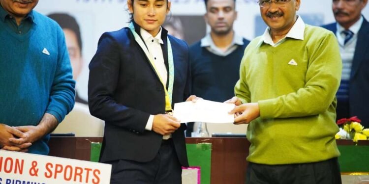 LIVE :- कॉमनवेल्थ गेम्समध्ये पदक जिंकणाऱ्या दिल्लीच्या सर्व खेळाडूंचा सन्मान…