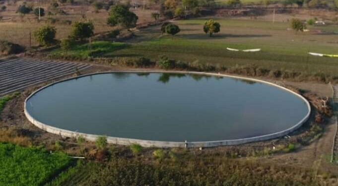 जगातील सर्वात मोठी विहीर खोदणारा बीडचा पठ्ठ्या, तब्बल एक एकरात विहीर खोदली