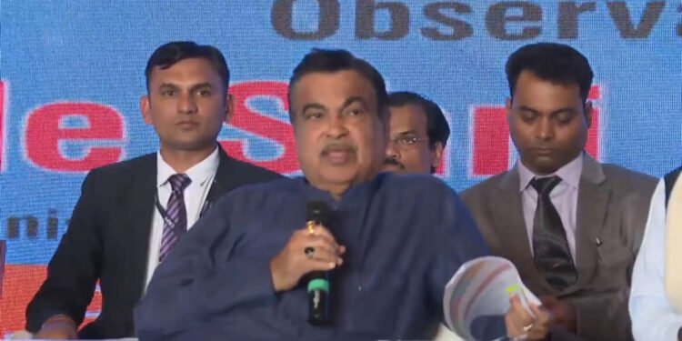 Live :-  नितीन गडकरी गुजरातमधील राष्ट्रीय महामार्गाच्या कामाच्या प्रगतीबाबत प्रसारमाध्यमांशी संवाद…