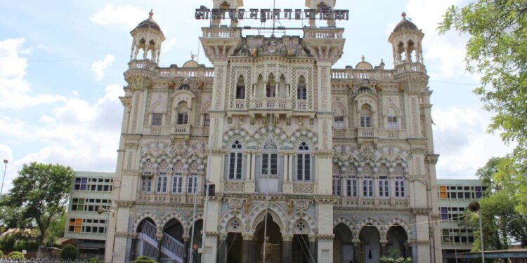 सोलापूर:- शिक्षण विभागात धावपळ: फायली सापडत नसल्याने अधिकार्यांची पंचाईत