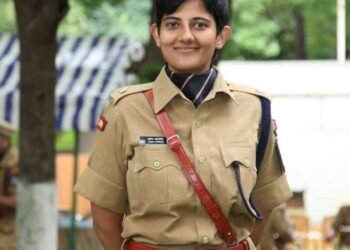 शेतात राबली, परदेशी नोकरी नाकारुन शेतकऱ्याची मुलगी इल्मा बनली IPS …